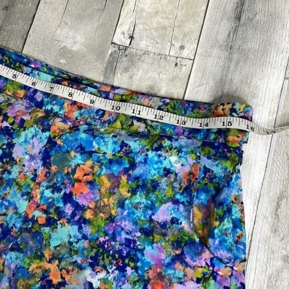 FOREVER 21 watercolor‎ print shorts.Pockets.  Size zip.Lined.Lightweight. Medium - Picture 6 of 11